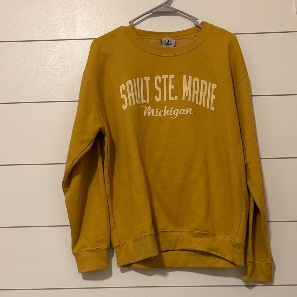 Women’s Yellow crewneck